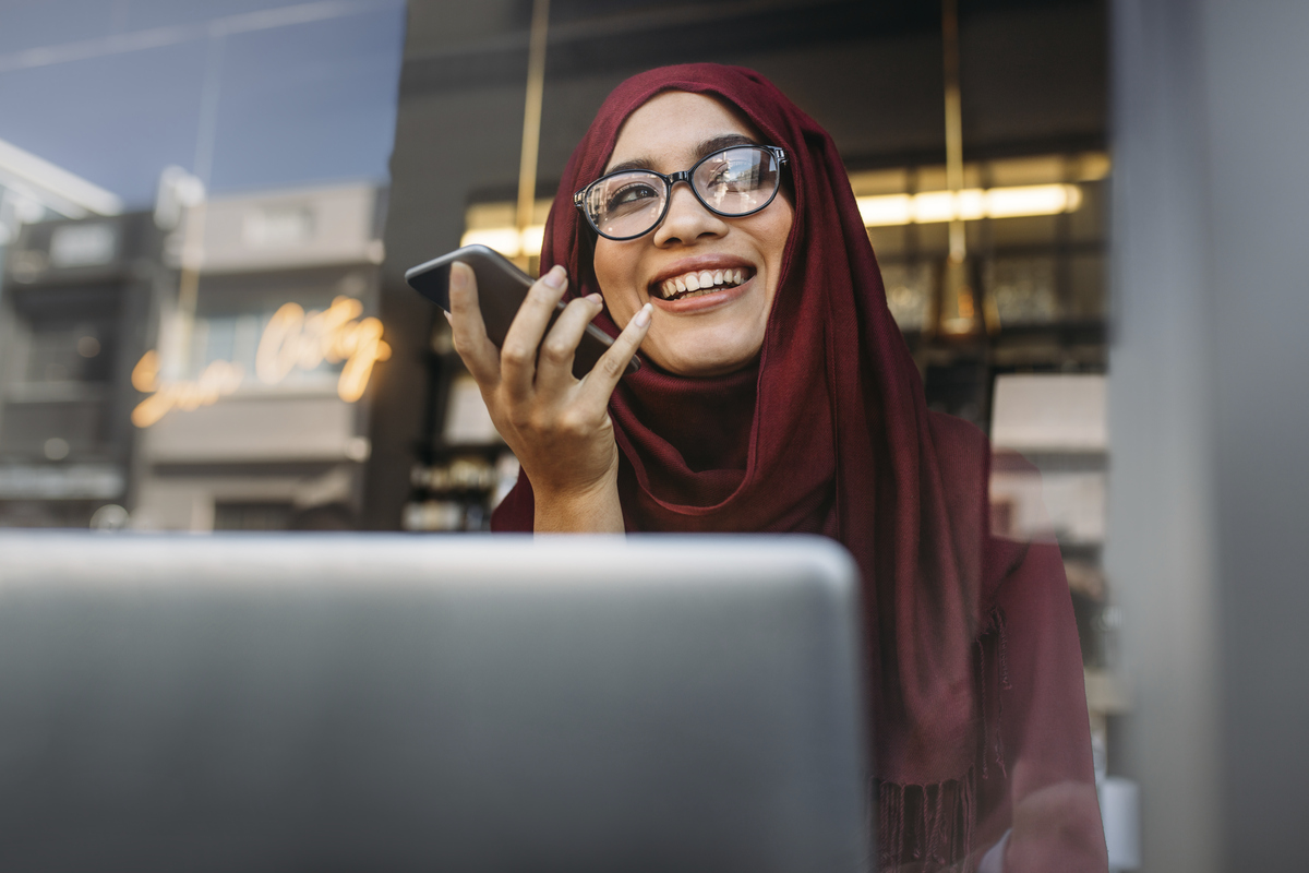 closup of a woman wearing glasses